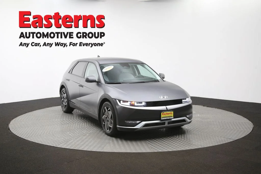 Used 2023 Gray Hyundai SEL image 48