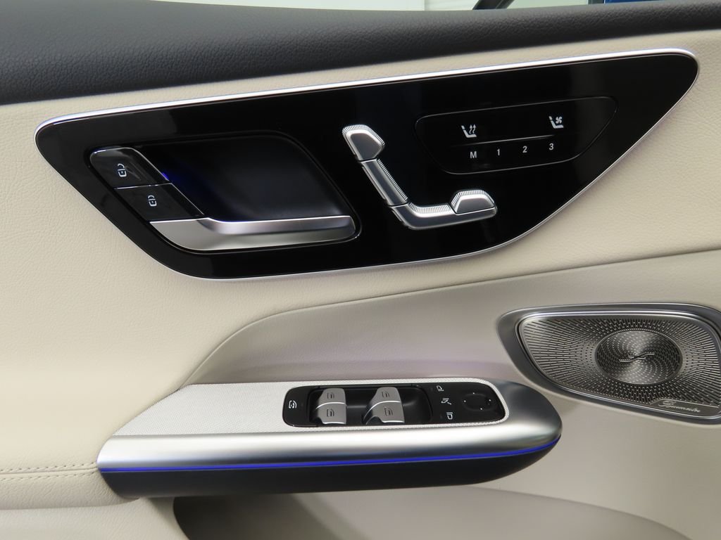 Used 2026 Starling Blue Metallic Mercedes-Benz GLC 300 image 25