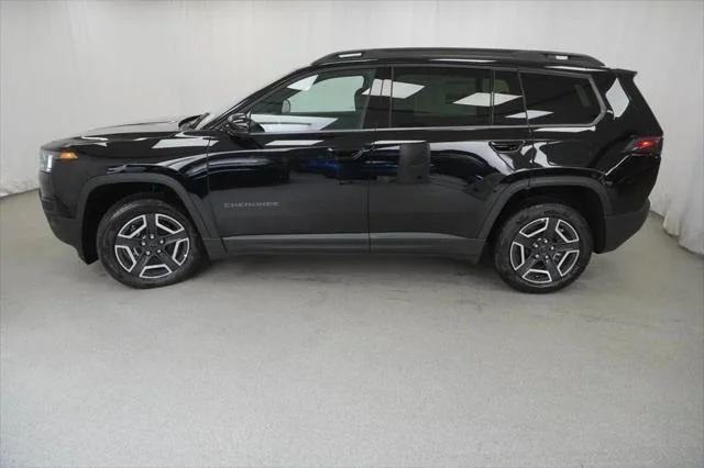 New 2026 Diamond Black Crystal Pearl-Coat Exterior Paint Jeep Limited image 14