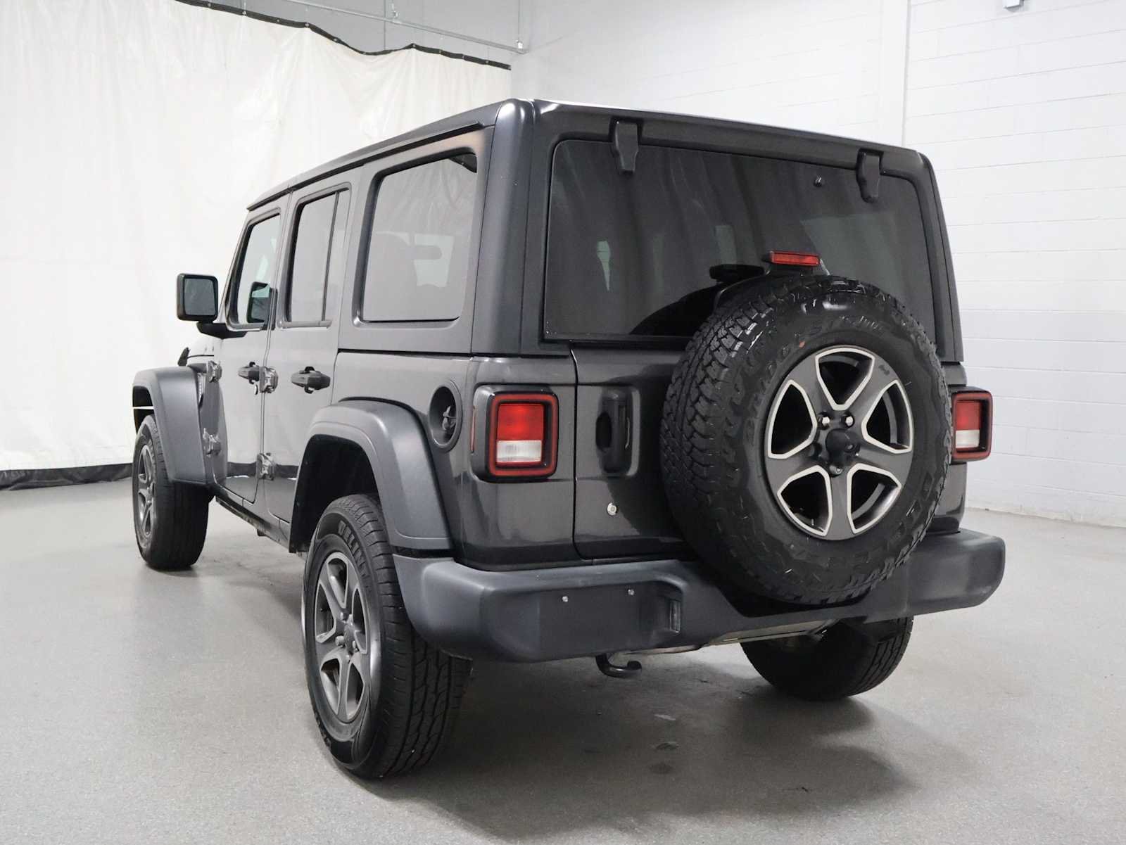 Used 2018 Granite Crystal Metallic Clearcoat Jeep Sport S image 3
