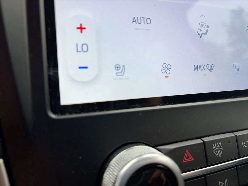 Used 2022  Ford SEL image 21