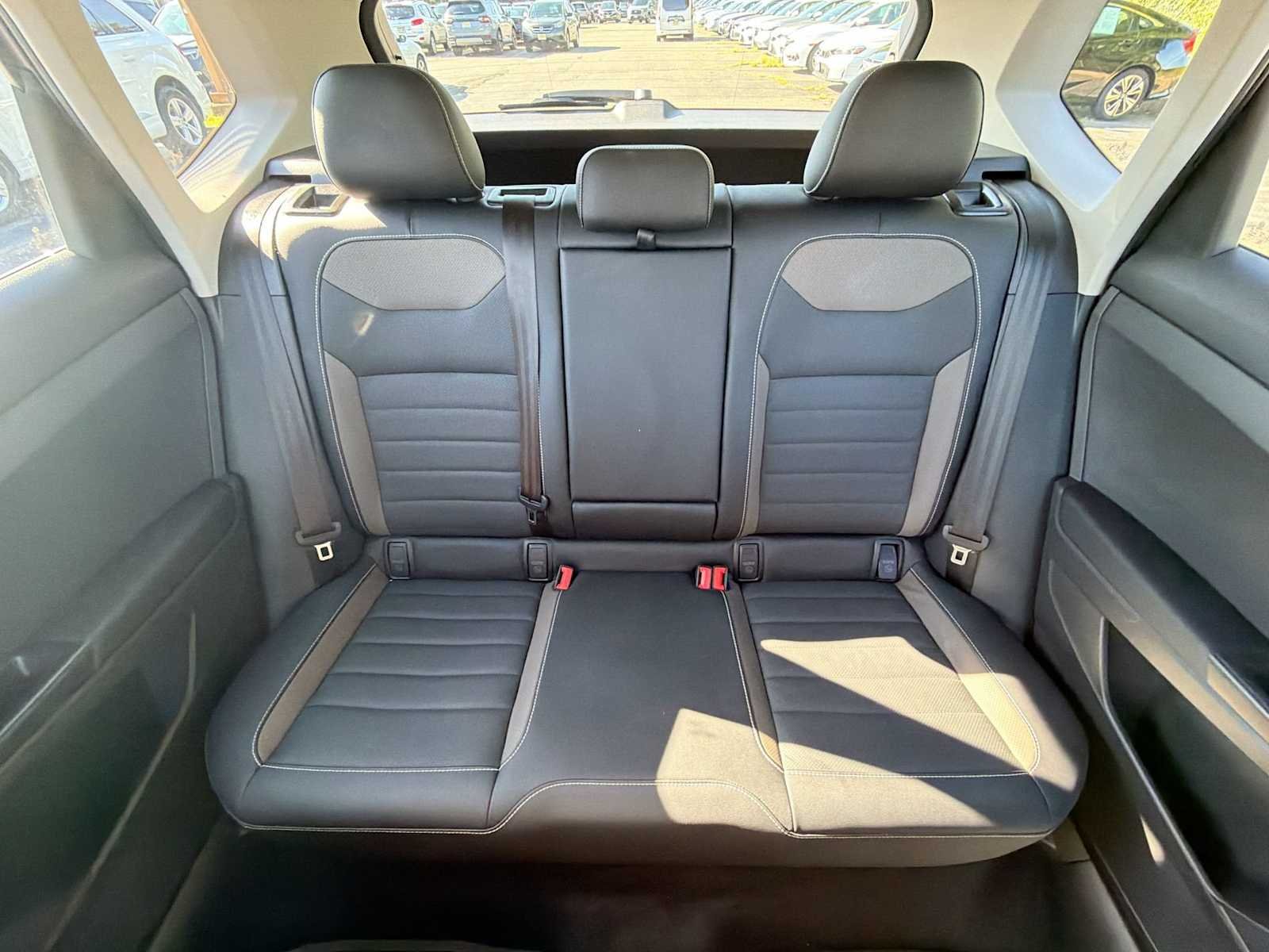 Used 2022 Pyrite Silver Metallic Volkswagen SEL image 13