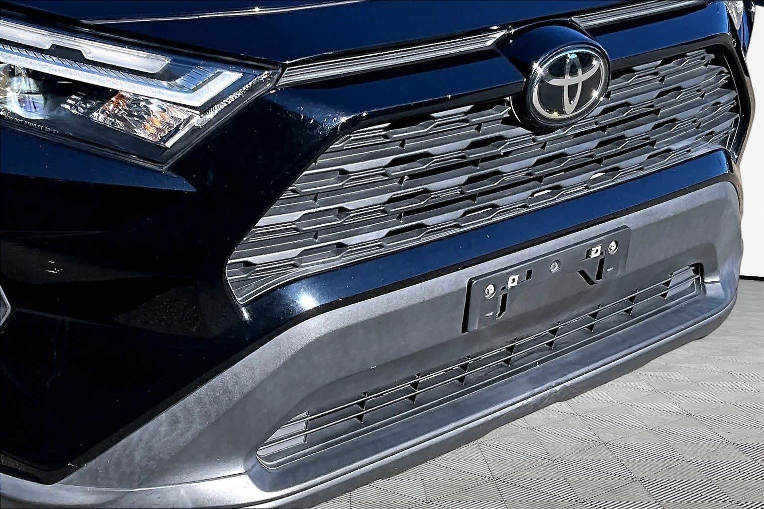 Used 2022 Midnight Black Metallic Toyota XLE image 30