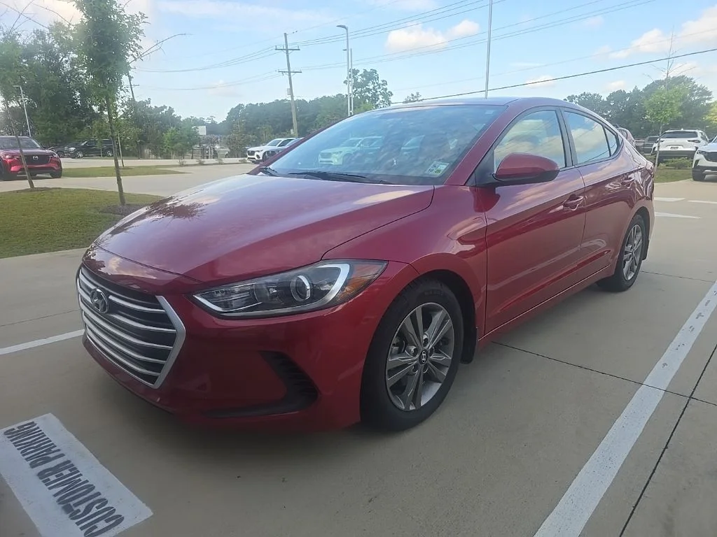 Used 2017 Red Hyundai SE image 1