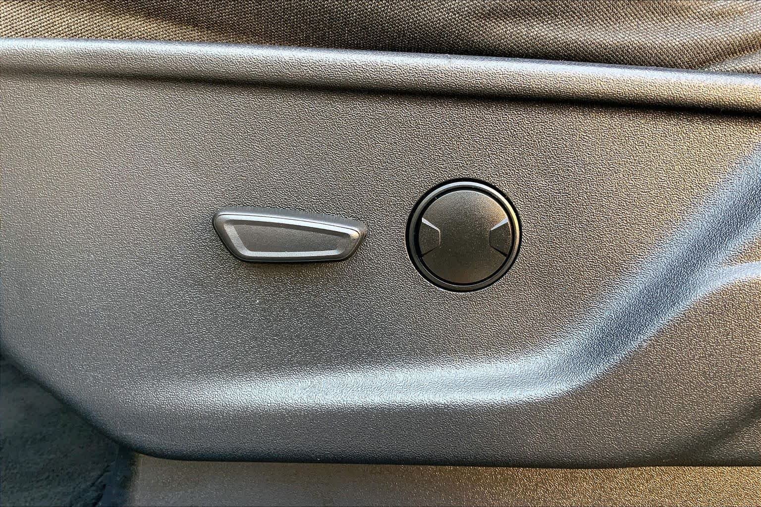 Used 2024 Agate Black Metallic Ford XLT image 34