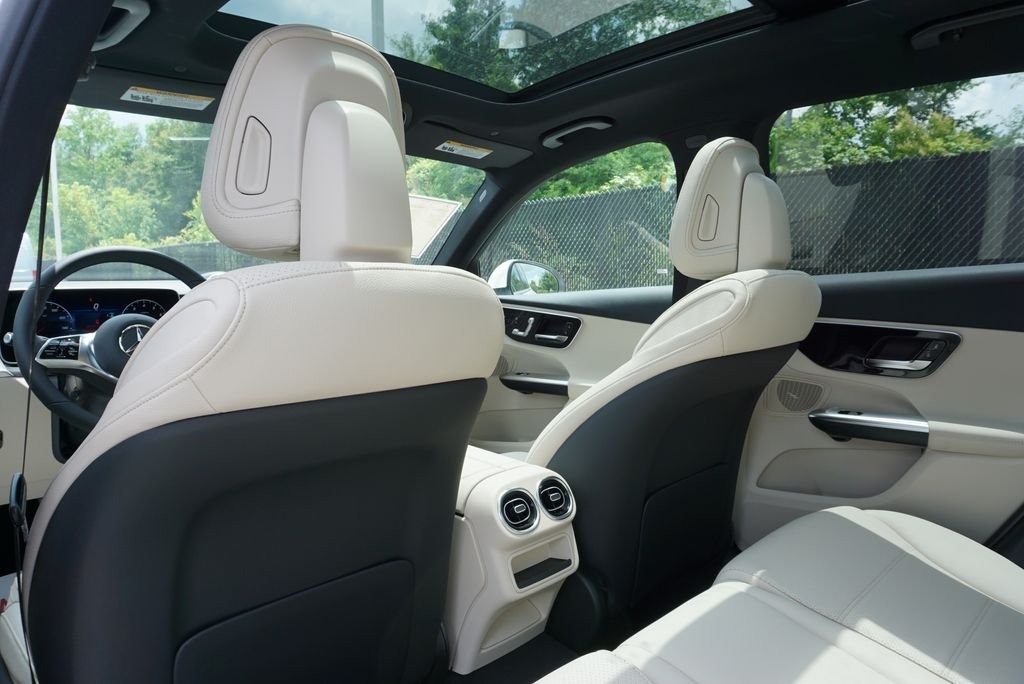 New 2026 Polar White Mercedes-Benz GLC 300 image 15