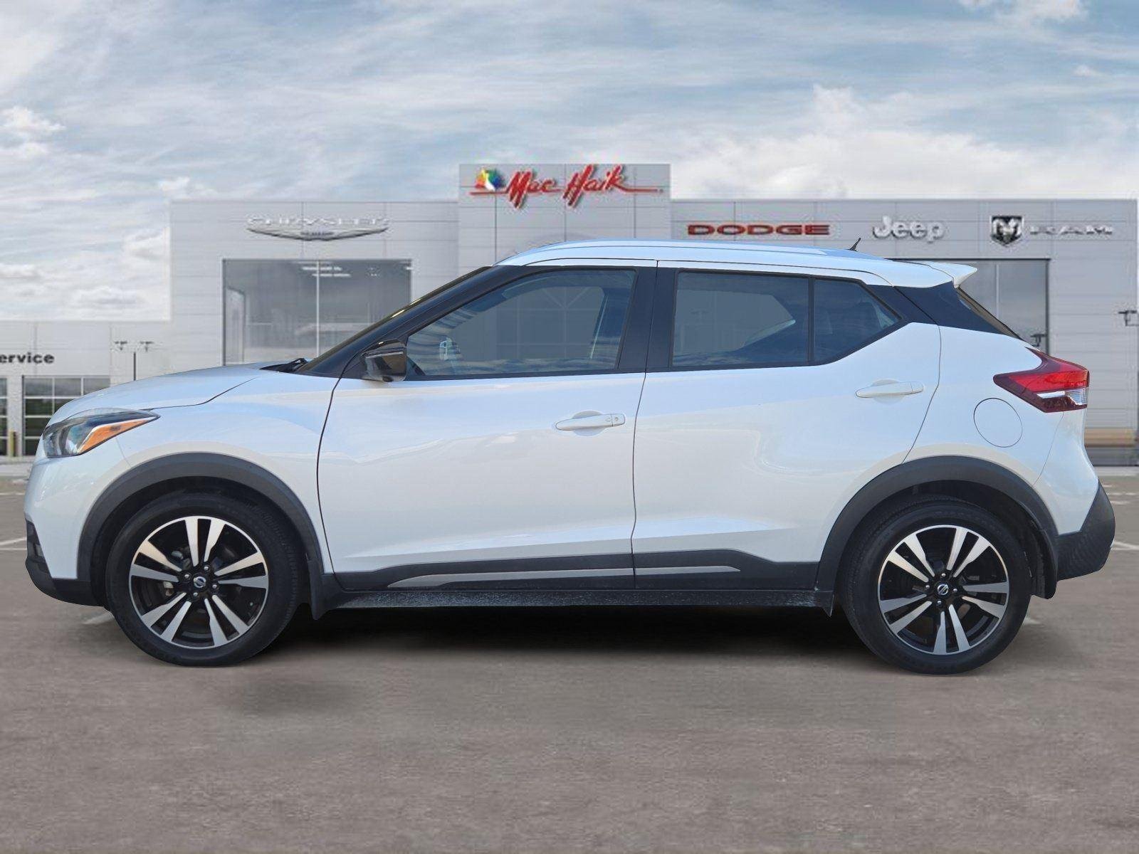 Used 2019 Aspen White Nissan SR image 2