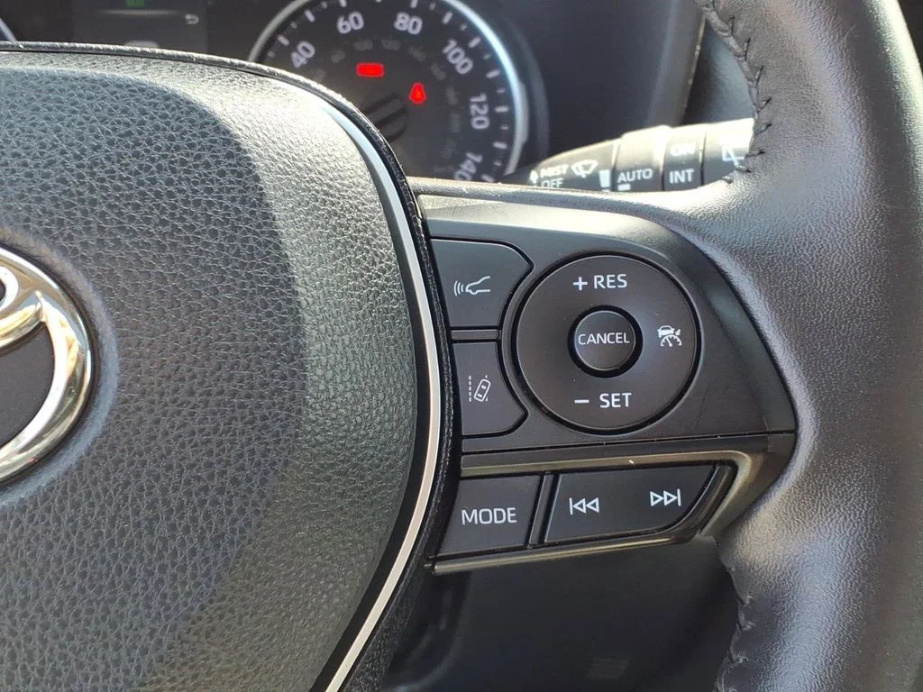 Used 2020 Black Toyota XLE image 25