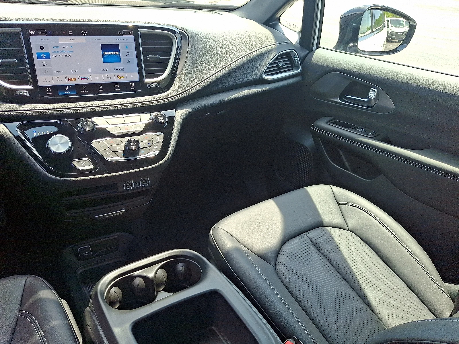 2025 Chrysler Pacifica Select - Photo 12
