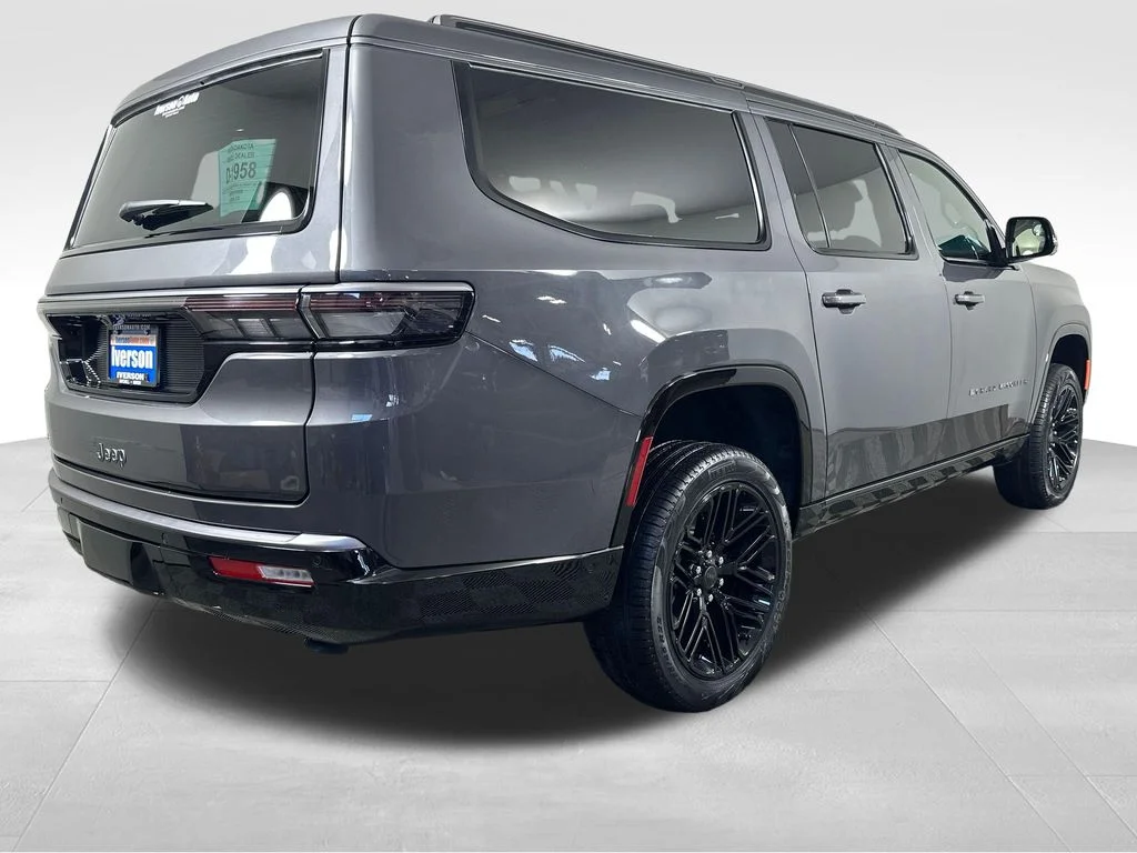 New 2026 Baltic-Gray Metallic Clear-Coat Exterior Paint Jeep Limited Reserve image 10