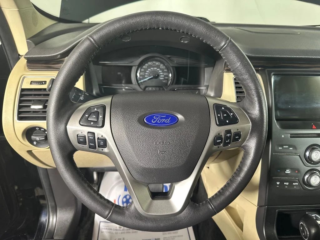 Used 2018 Black Ford SEL image 18