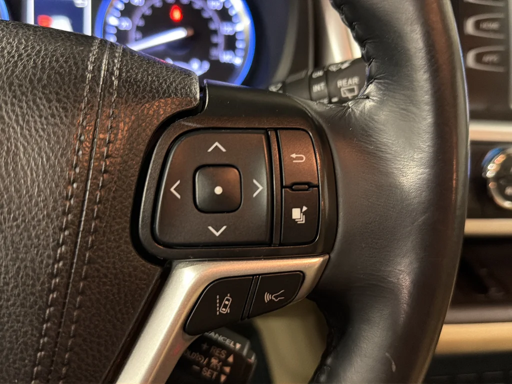 Used 2019 Red Toyota XLE image 16