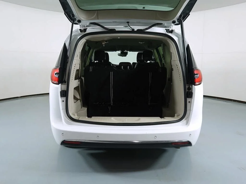 Used 2024 White Chrysler Touring L image 7