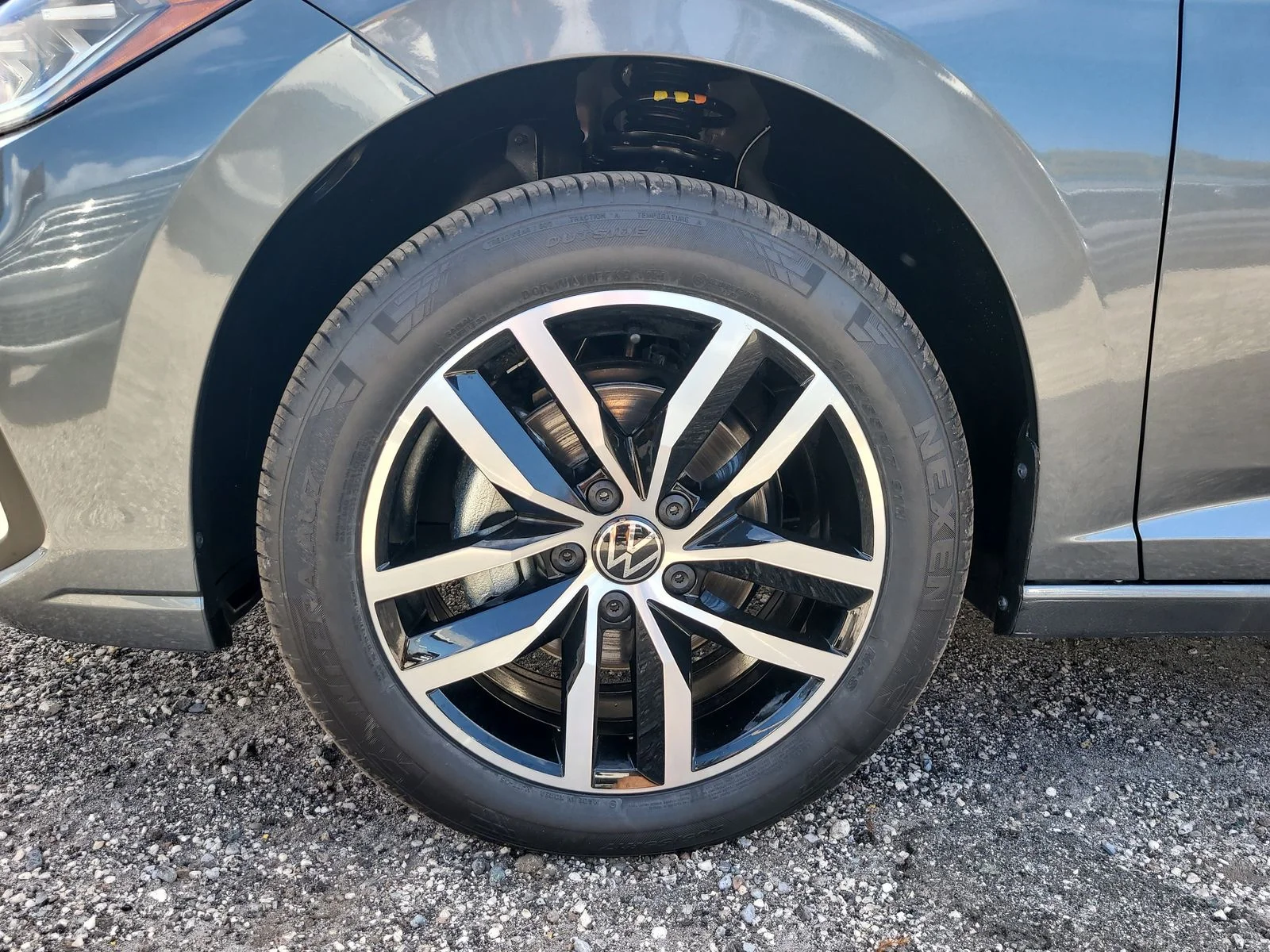 New 2026 Platinum Gray Metallic Volkswagen 1.5T SE image 10