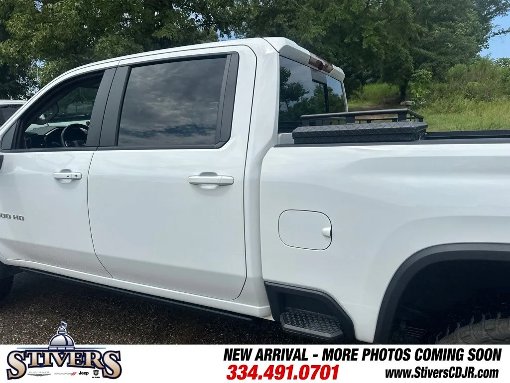Used 2025 White Chevrolet LT image 11