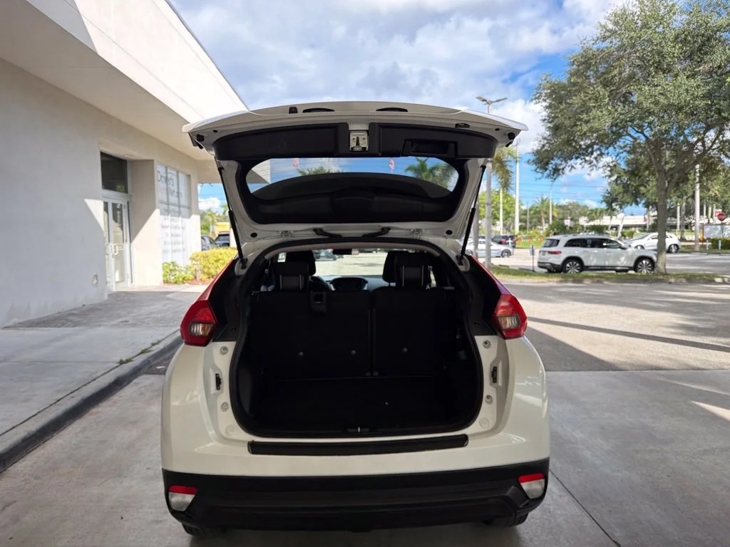 Used 2020 White Mitsubishi ES image 25