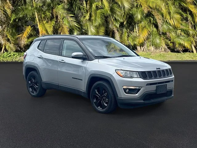 Used 2021 Silver Jeep Latitude image 2