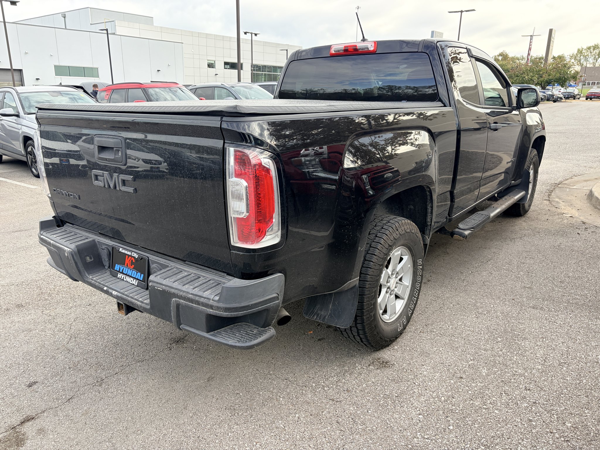 Used 2016 Onyx Black GMC 4WD image 7