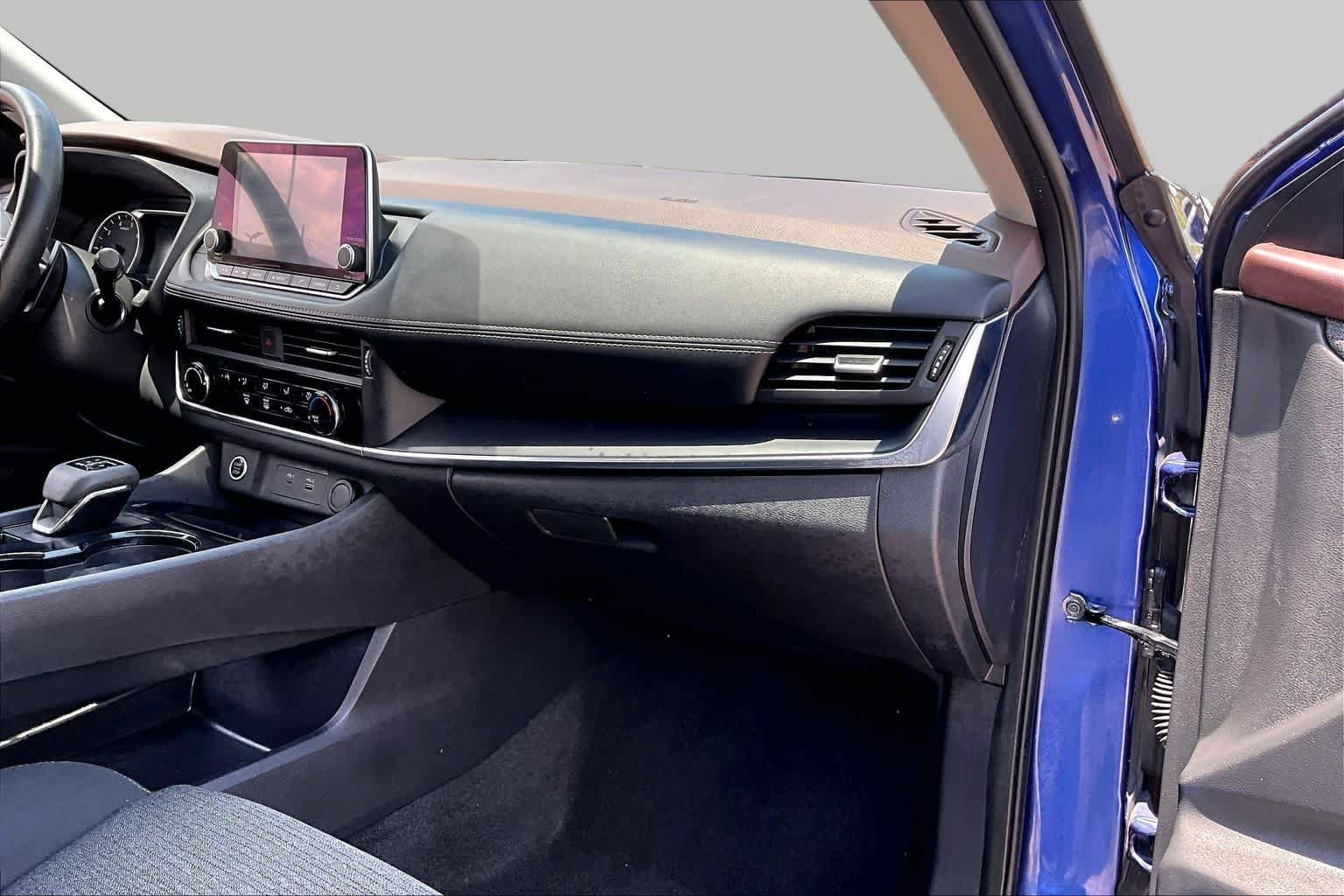 Used 2022 Caspian Blue Metallic Nissan S image 17