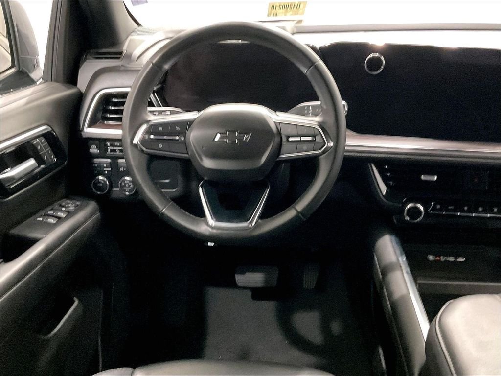 Used 2025 Gray Chevrolet Z71 image 17