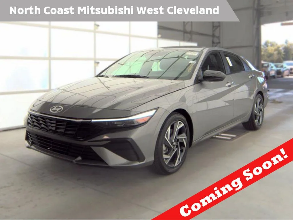 Used 2025 Silver Hyundai SEL Sport image 1