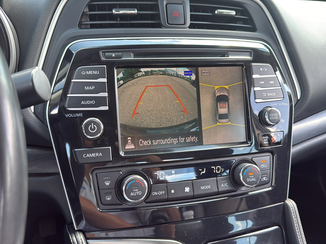 Used 2023 Black Nissan Platinum image 12