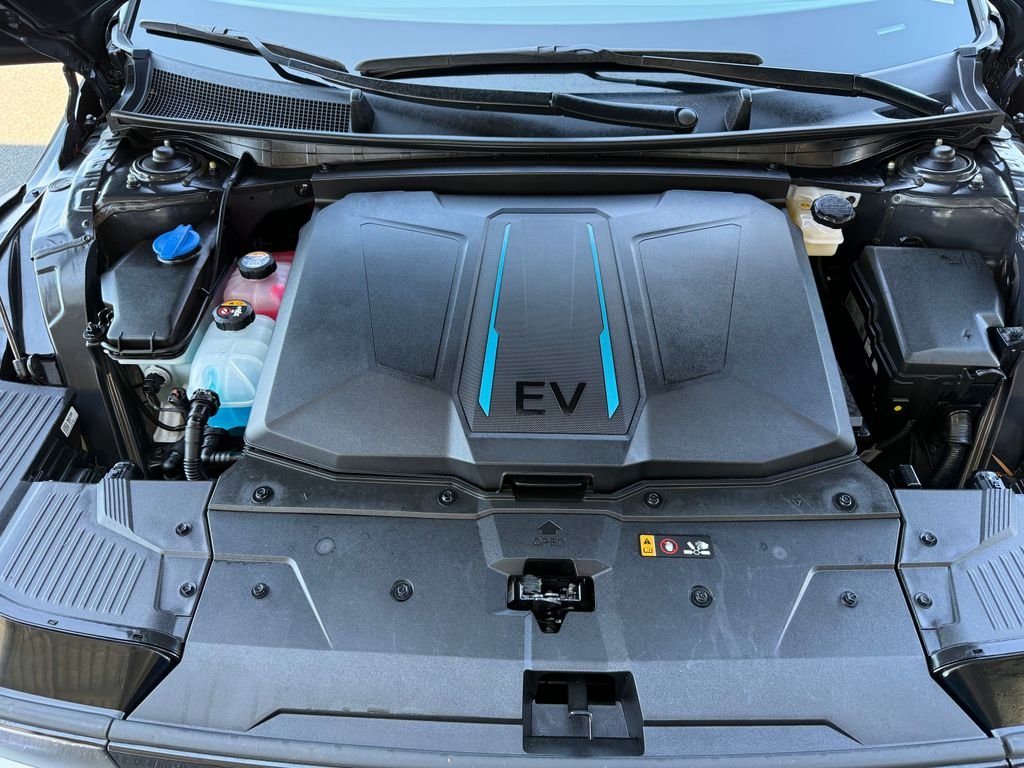 Used 2023 Black Hyundai SEL image 11