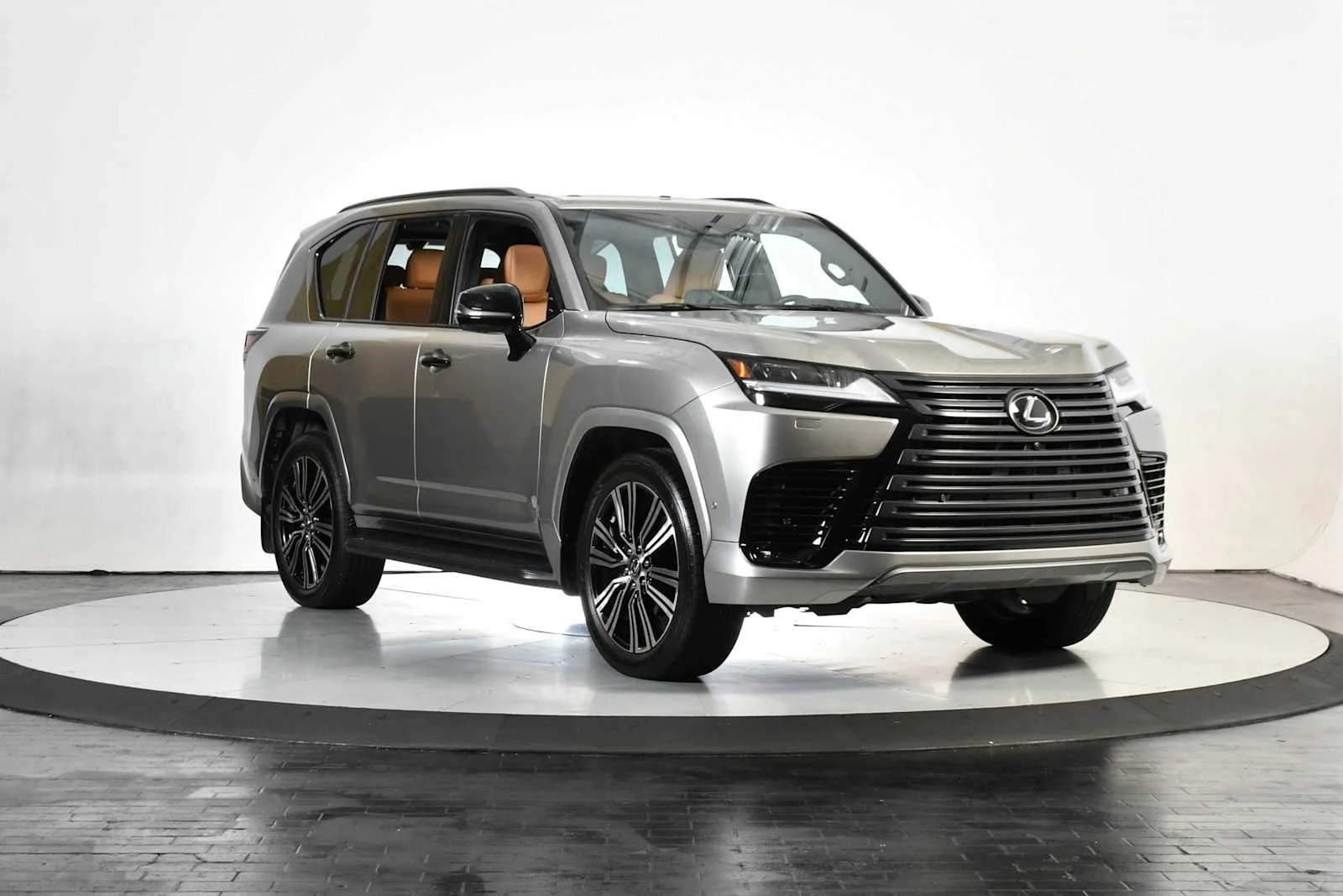 Used 2025 Atomic Silver Lexus Luxury image 7