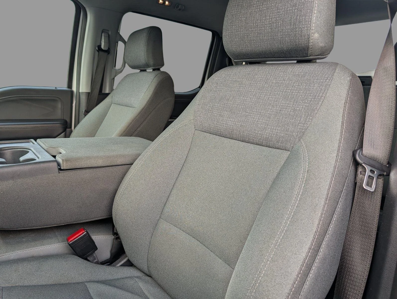 Used 2025 Oxford White Ford XLT image 13