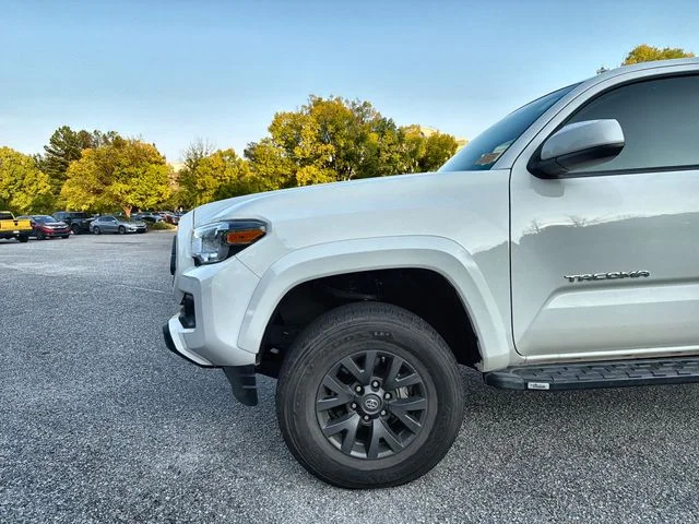 Used 2020 White Toyota SR5 image 10