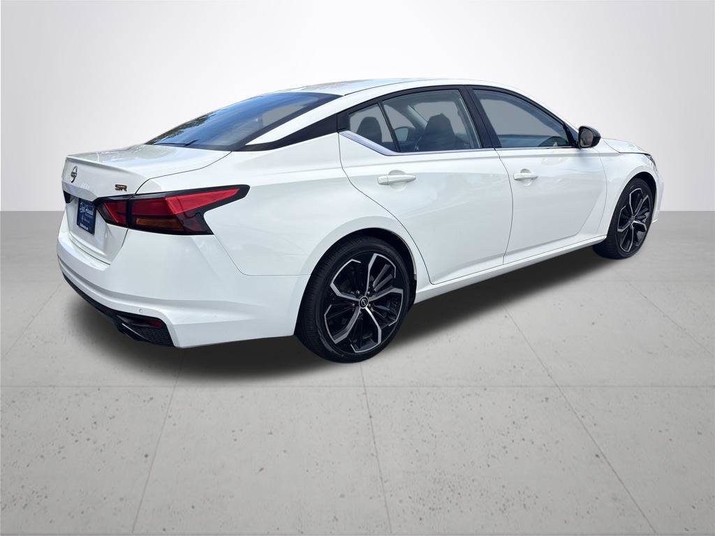 Used 2024 White Nissan 2.5 SR image 7