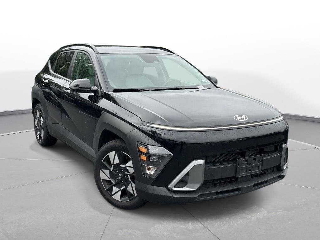 Used 2025 Abyss Black Pearl Hyundai SEL image 4