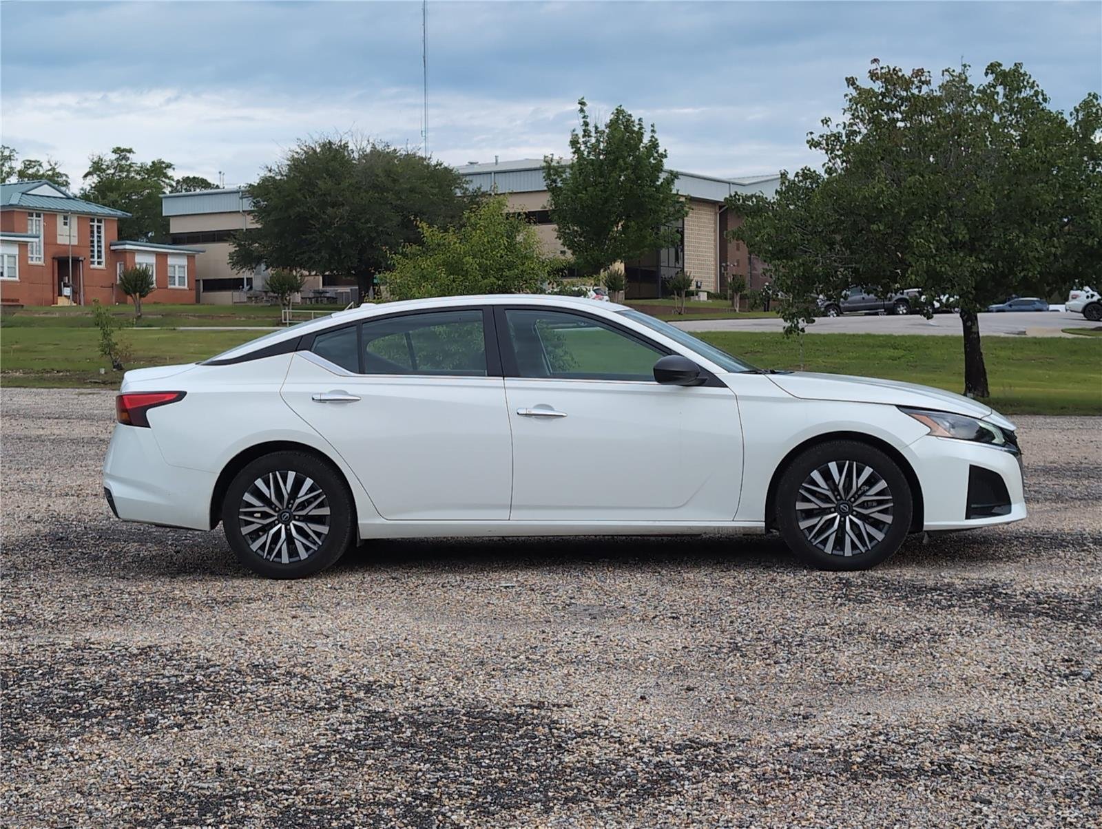 2025 Nissan Altima SV - Photo 8