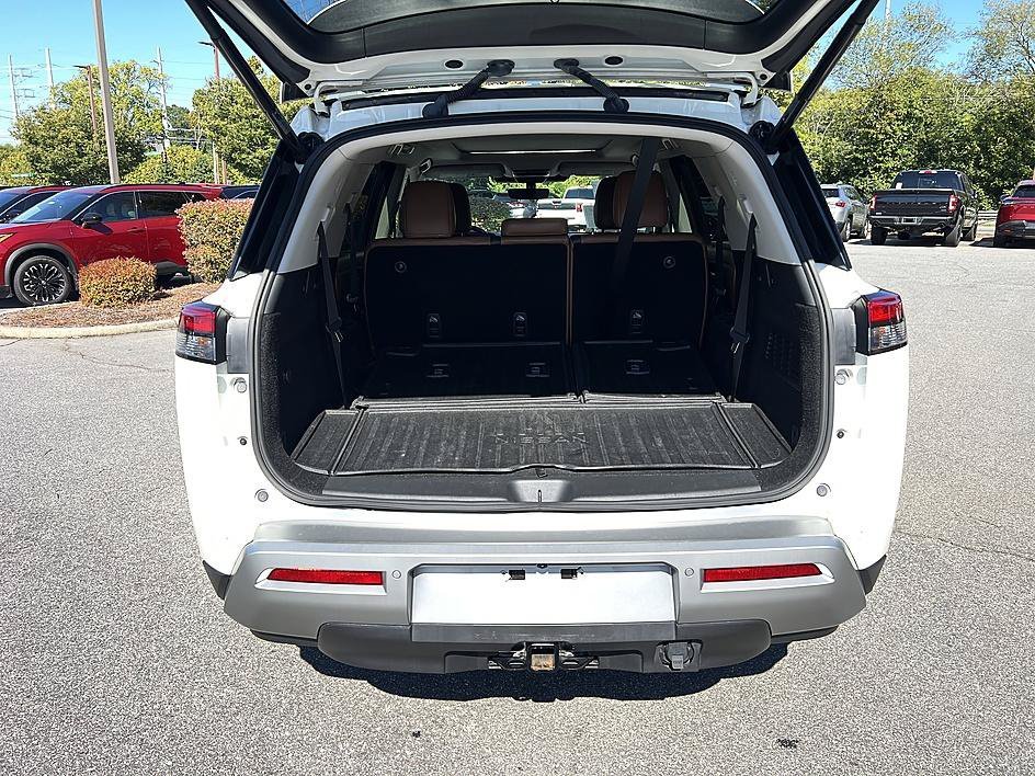 Certified Used 2024 Pearl White Tricoat Nissan Platinum image 15