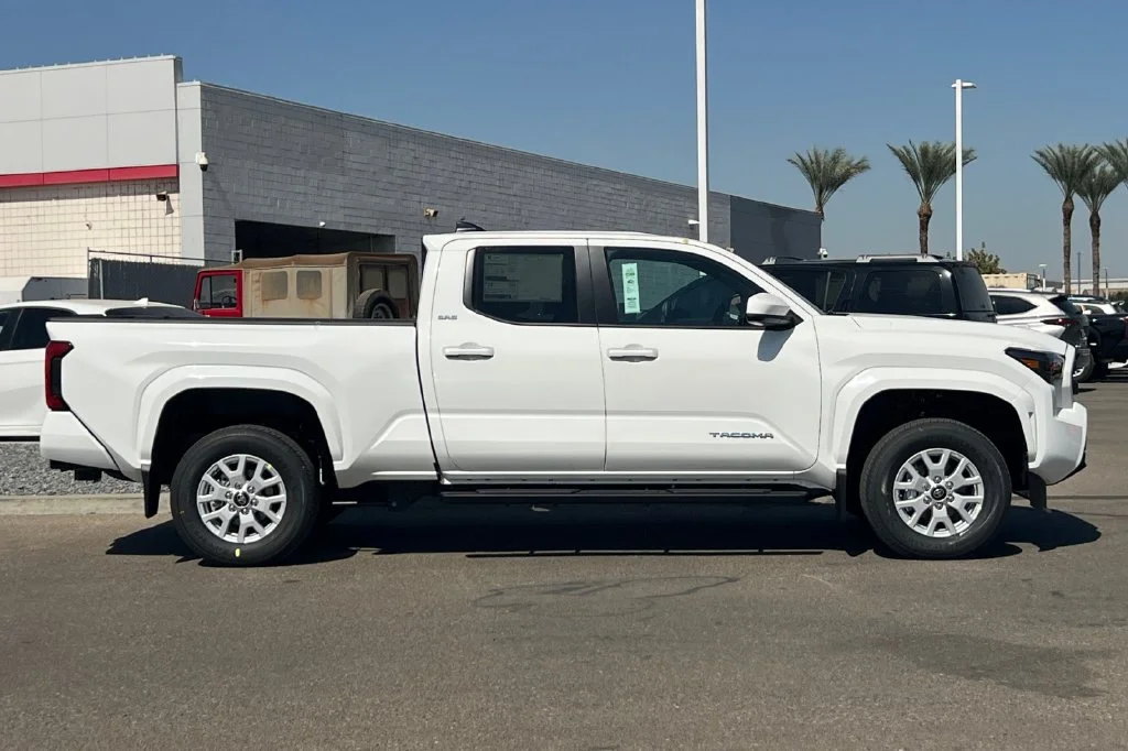 New 2026 Ice Cap Toyota SR5 image 3