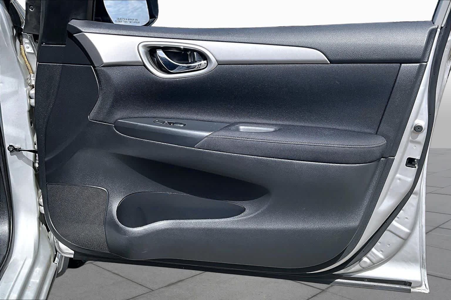 Used 2015 Brilliant Silver Nissan S image 22
