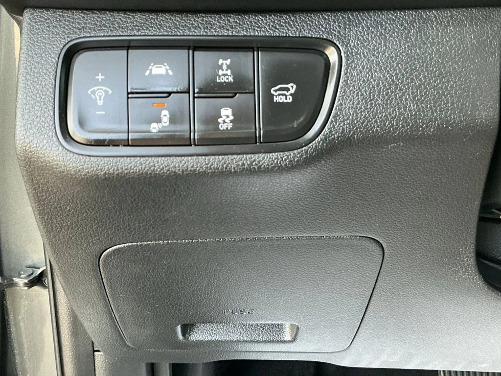 Used 2020 Green Hyundai SEL image 25