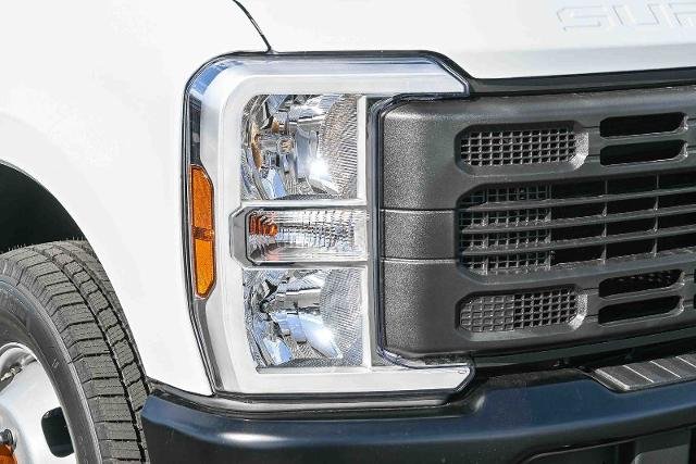 New 2026 Oxford White Ford F-350® XL image 38