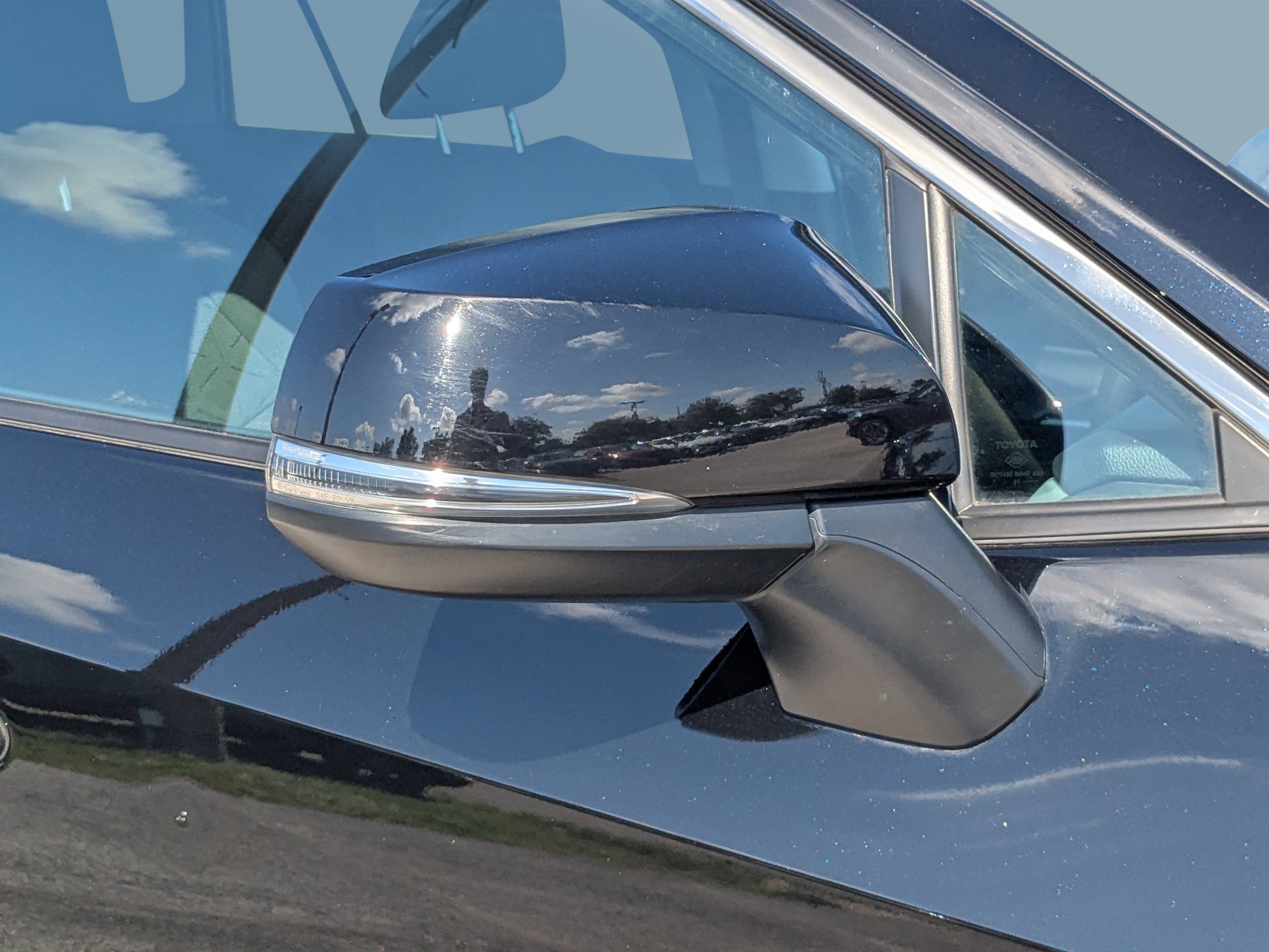 2021 Toyota RAV4 XLE - Photo 12