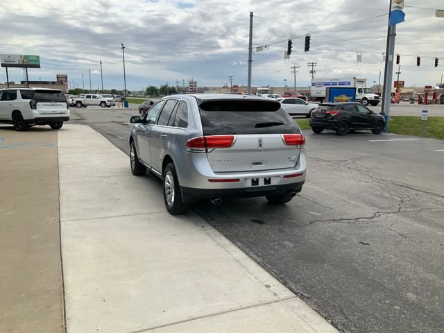 Used 2014 Silver Lincoln Base image 9