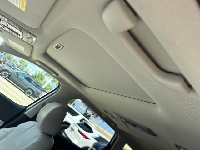 Used 2022 Glacial White Pearl Kia S image 15