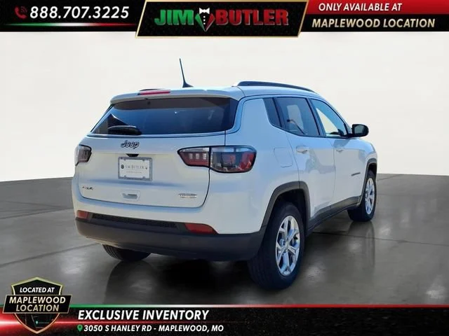 Used 2024  Jeep Latitude image 4