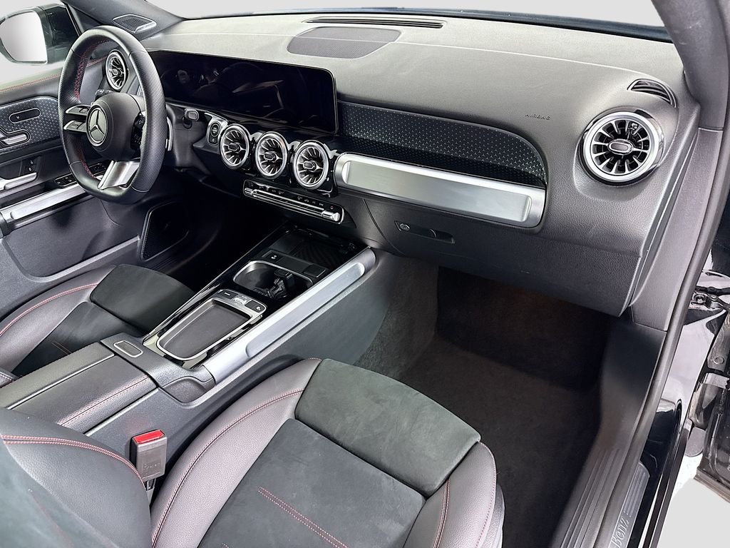 Used 2025 Night Black Mercedes-Benz GLB 250 image 17