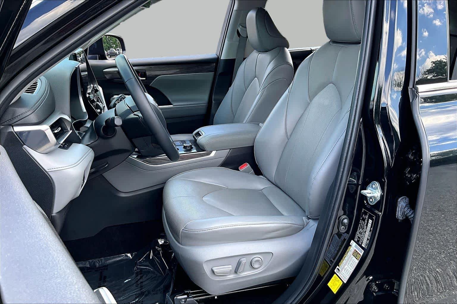 Used 2022 Midnight Black Metallic Toyota Limited image 7