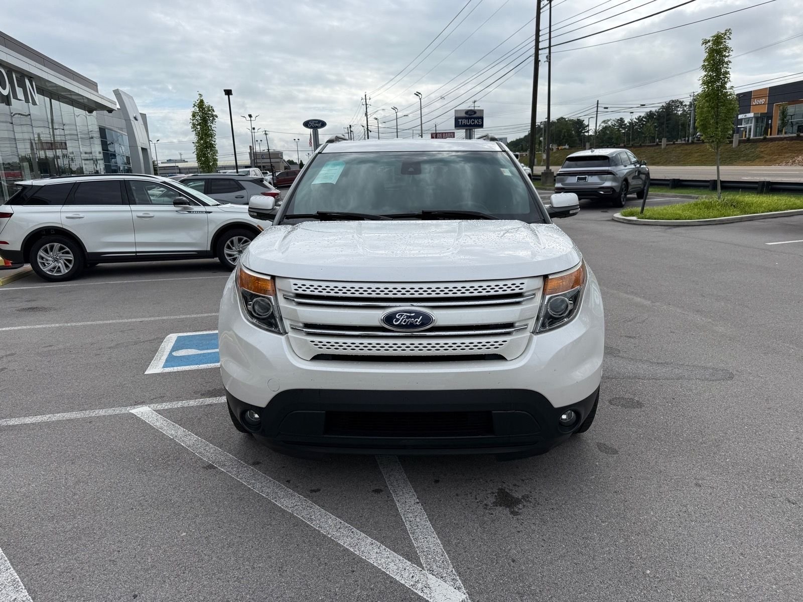 Used 2013 White Platinum Clearcoat Metallic Ford Limited image 9