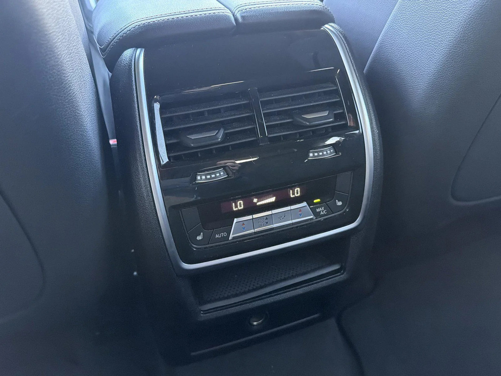 Used 2025 Skyscraper Grey Metallic BMW xDrive40i image 20