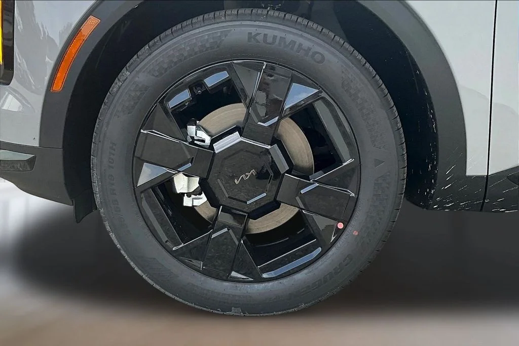 New 2027 Wolf Gray Kia X-Line image 13