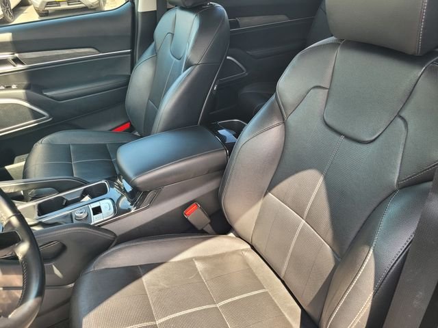 Used 2022 Green Kia EX image 13