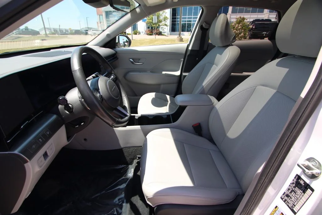 Used 2024 White Hyundai Limited image 6