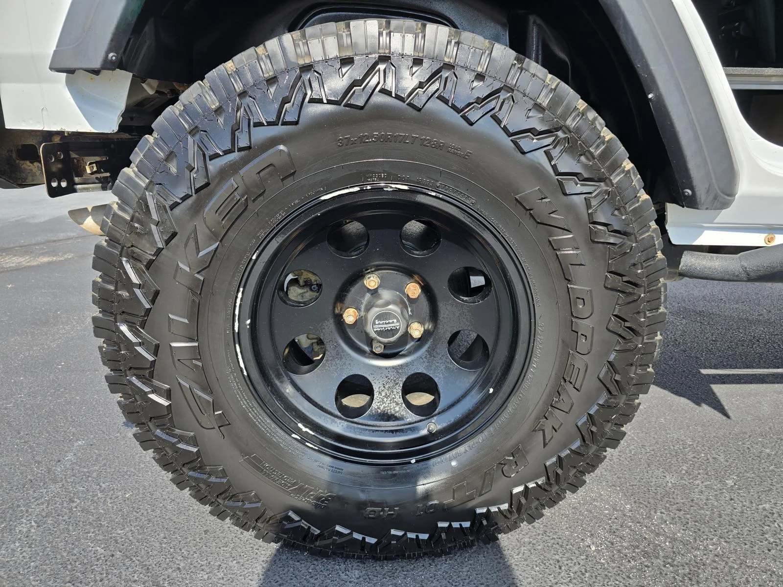 Used 2018 Bright White Clearcoat Jeep Sport S image 17